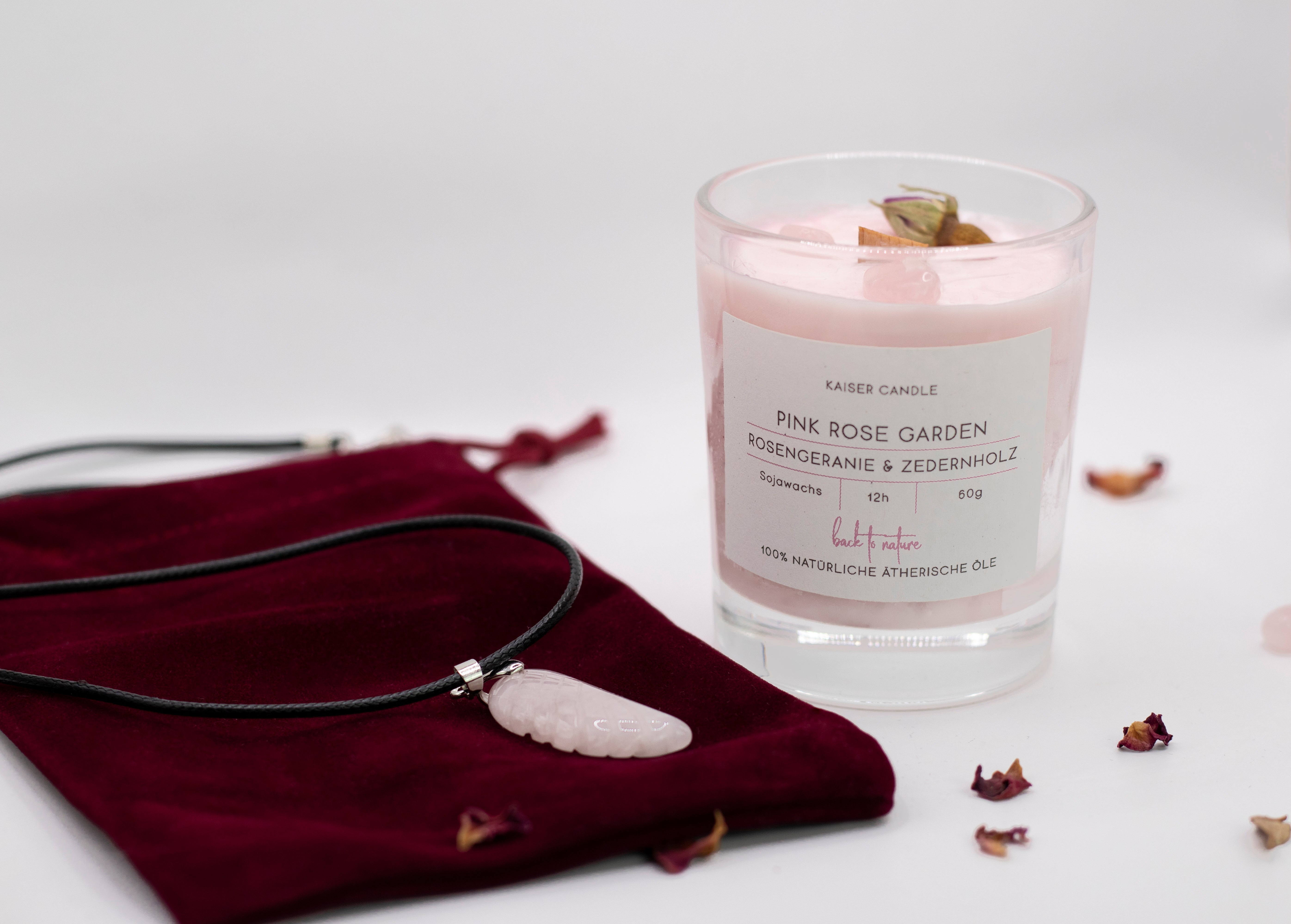 Pink Rose Garden Valentinstag Geschenkset – Duftkerze mit Rosenquarz & Rosenquarz Engelsflügel Anhänger