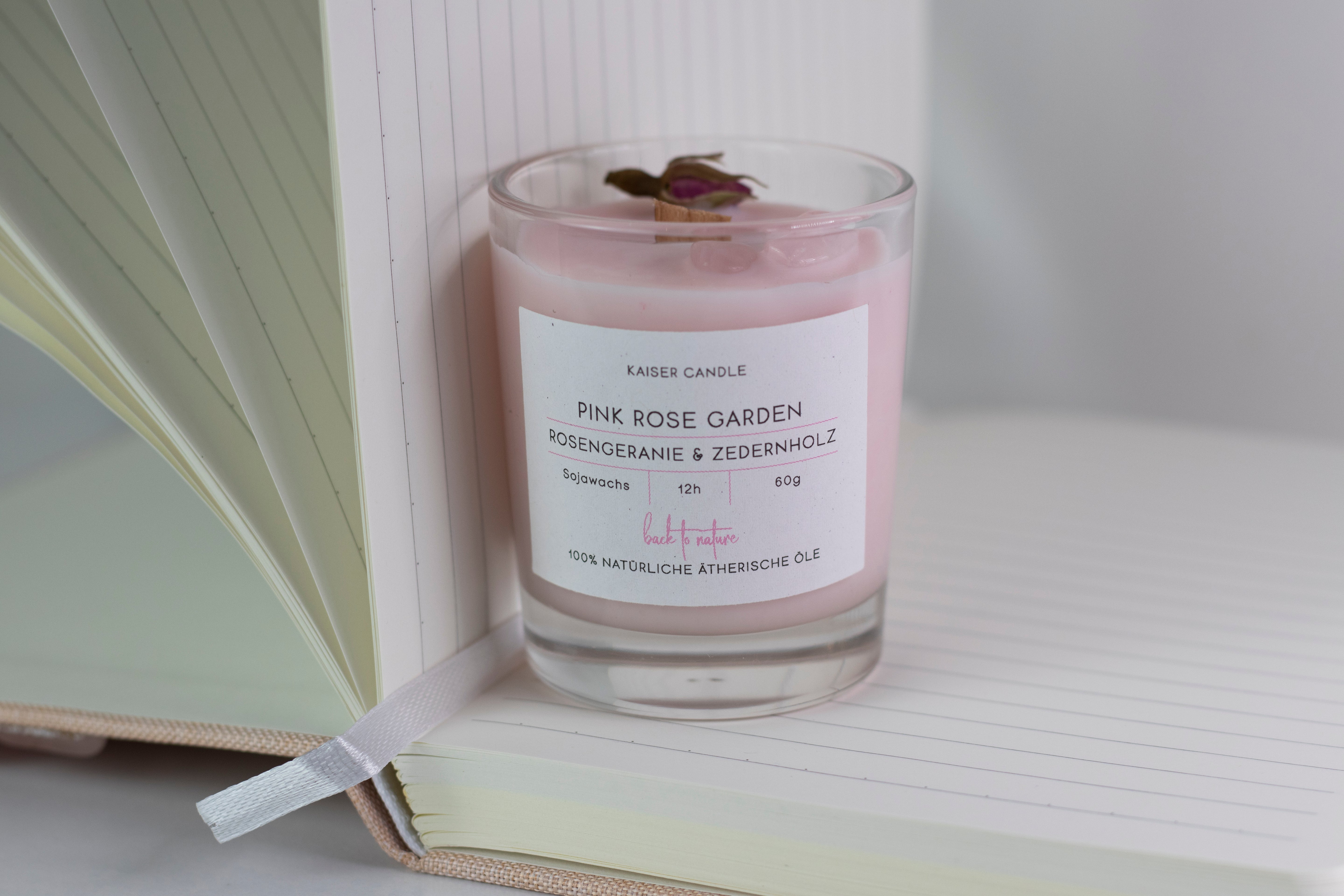 Heart Energy Set - Pink Rose Garden Duftkerze 60 g & Notizbuch mit Rosenquarz