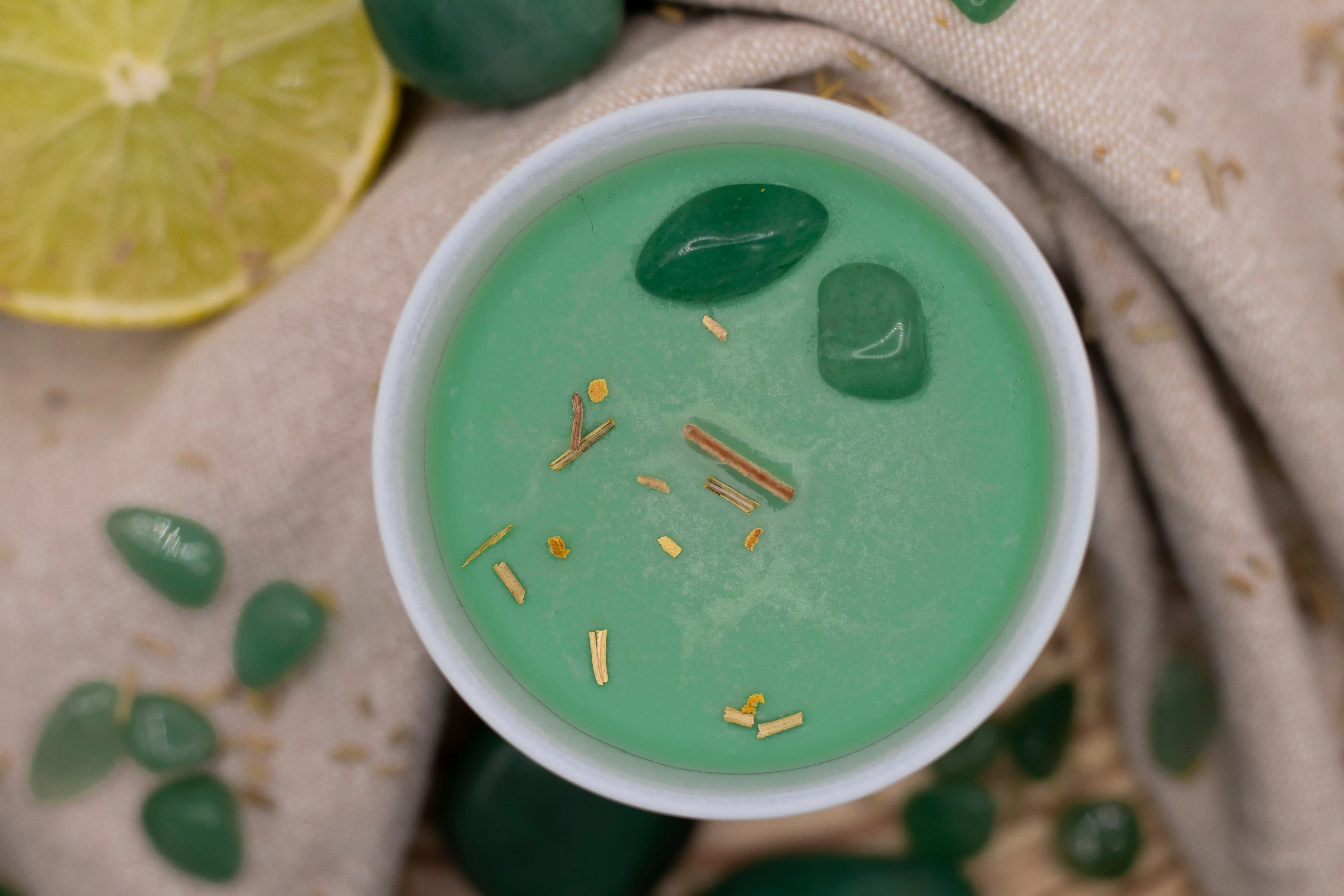 „Herbal Aromatic" handgefertigte Sojawachsduftkerze mit grünem Aventurin 60 g / 200 g Kaiser Candle