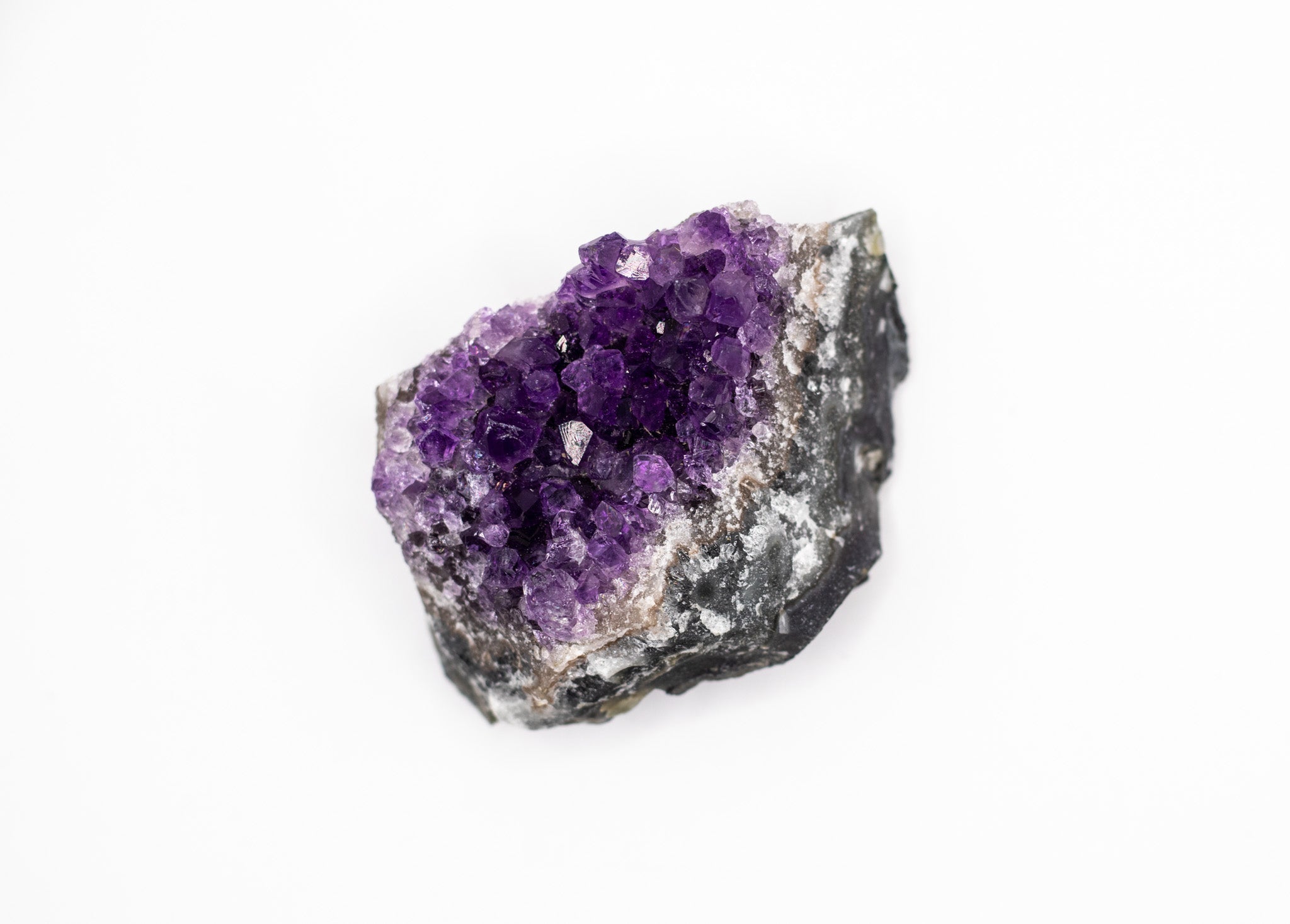 Amethyst Stufe 60-70 g in intensiver, violetter Farbe – Einzigartiges Sammlerstück und dekorativer Blickfang, AA-Qualität.