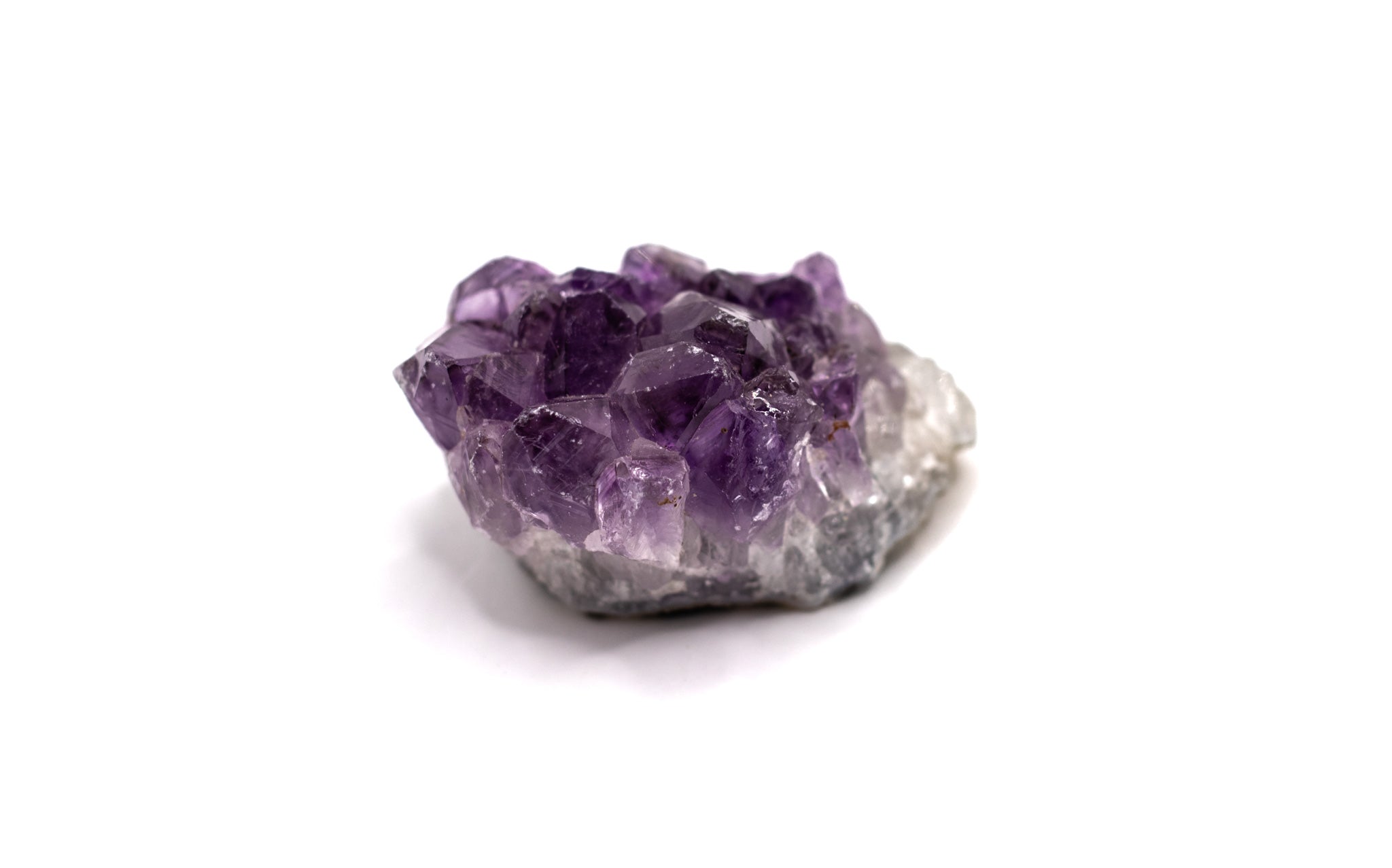 Amethyst Stufe mit intensiver, violetter Farbe, 60-70 g, aus AA-Qualität – einzigartiges Sammlerstück und dekorativer Blickfang.