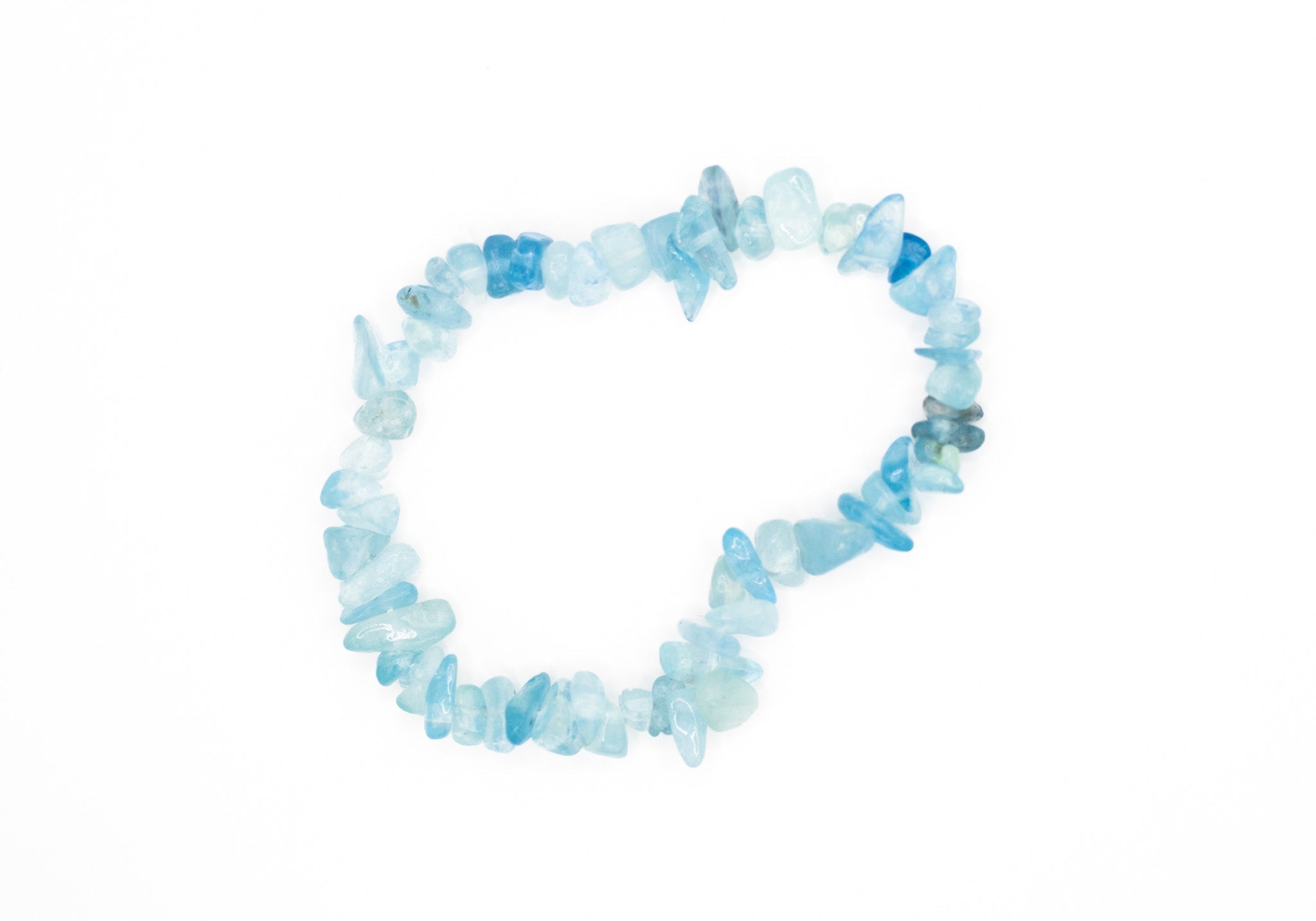 Aquamarin Edelstein Splitterarmband flexibel, mit geschliffenen und polierten Trommelsteinen in intensiver Farbe und hoher Reinheit, für angenehmen Tragekomfort.