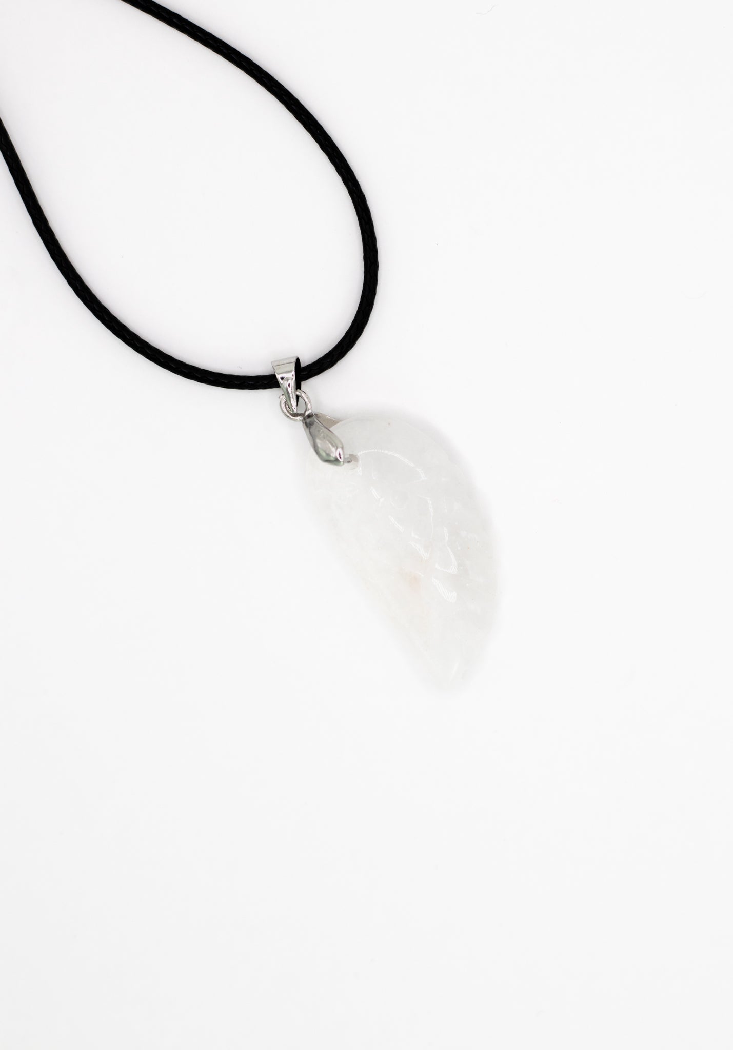 Bergkristall Anhänger Engelsflügel mit geflochtener Baumwollkette und Karabinerverschluss, fördert spirituelle Verbindung und innere Balance