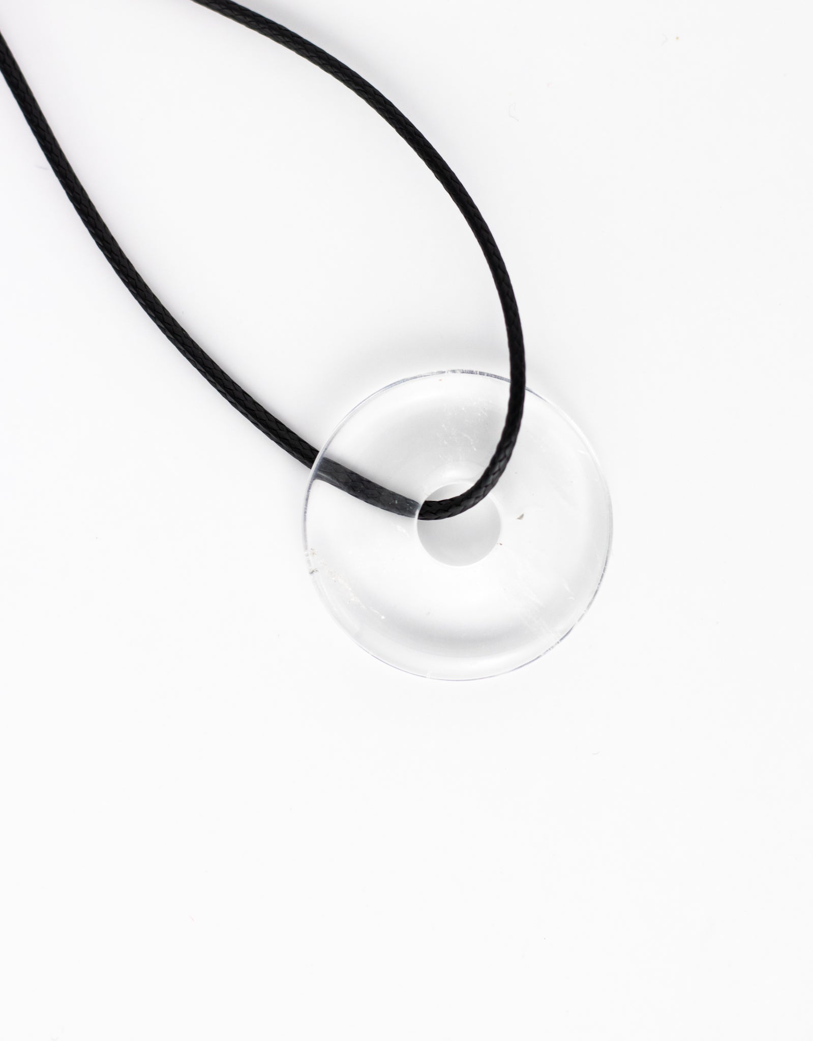 Bergkristall Donut Anhänger Ø 30 mm mit geflochtener Baumwollkette und Karabinerverschluss, reinigend und fokussierend