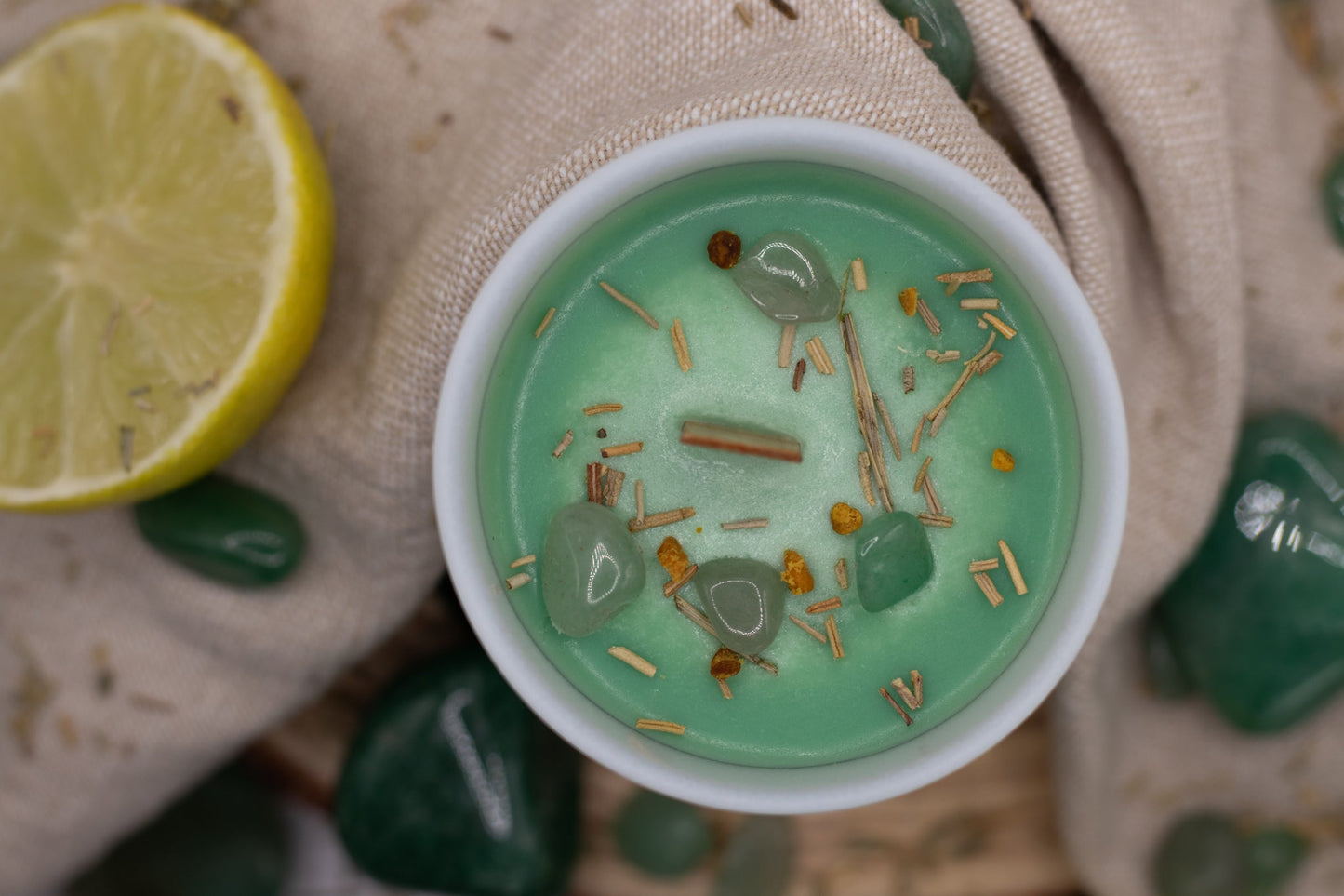 Herbal Aromatic Duftkerze – Handgefertigte Sojawachskerze mit ätherischen Ölen und grünem Aventurin