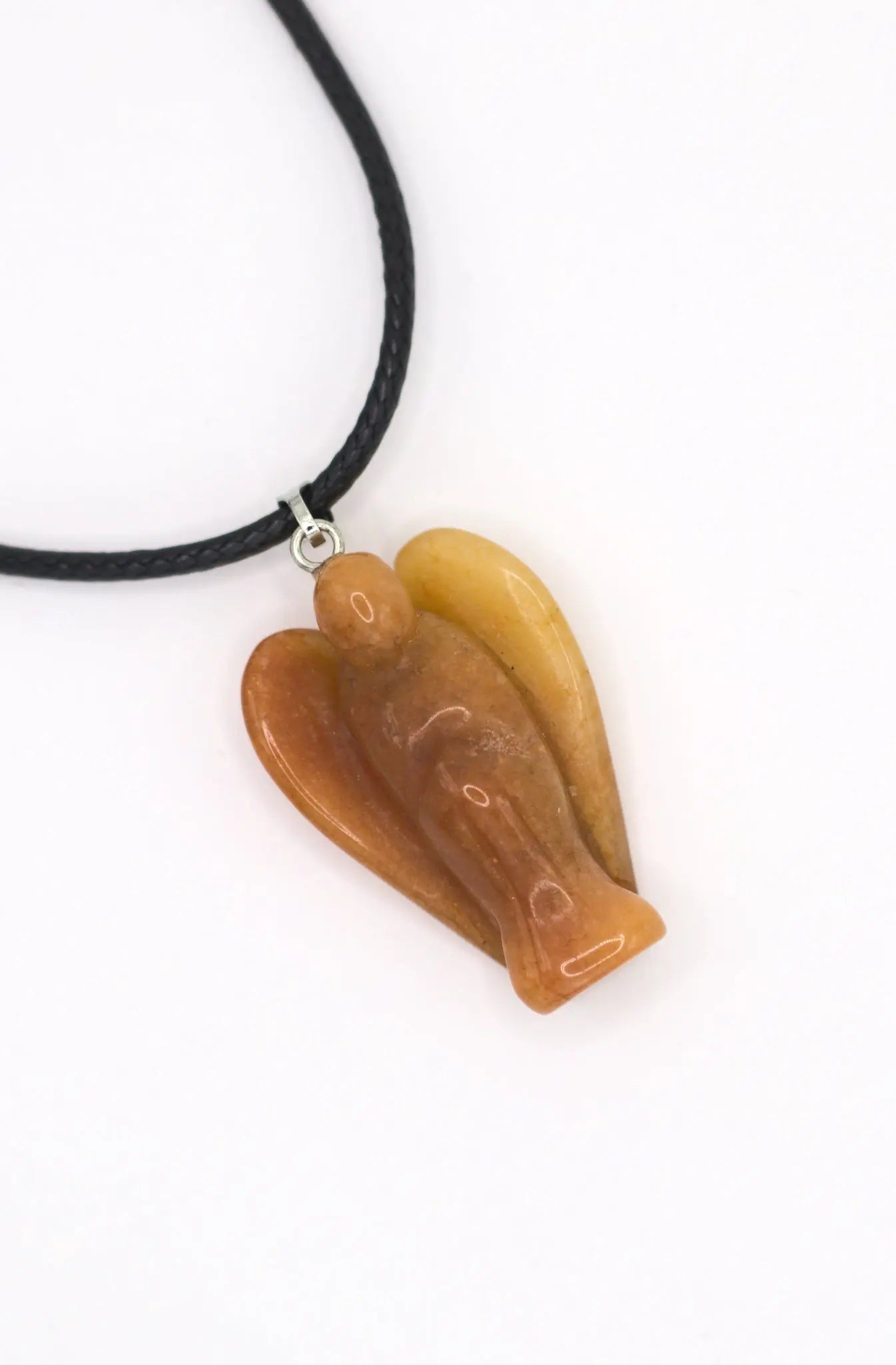 Karneol Anhänger Engel – Symbol für Schutz und spirituelle Verbindung, mit geflochtener Baumwollkette und Karabinerverschluss