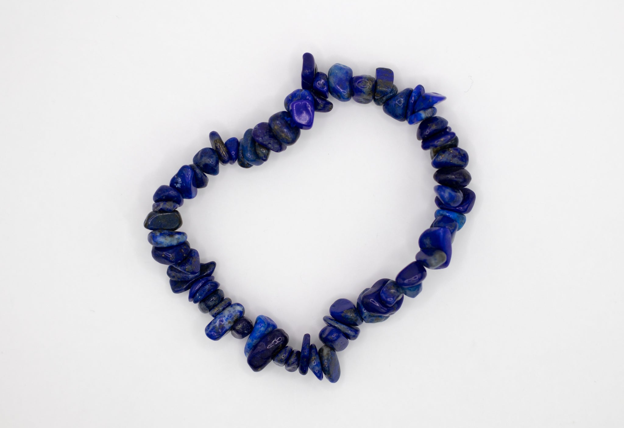 Flexibles Lapis Lazuli Splitterarmband aus Trommelsteinen – AA-Qualität, fördert Weisheit, Klarheit und Selbstbewusstsein.