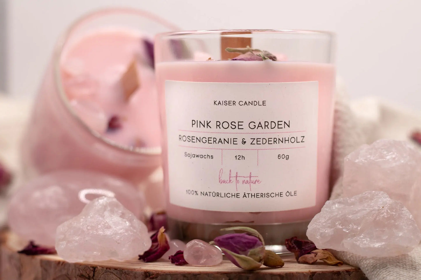 Pink Rose Garden Duftkerze – Handgefertigte Sojawachskerze mit Rosengeranie, Zedernholz und Rosenquarz