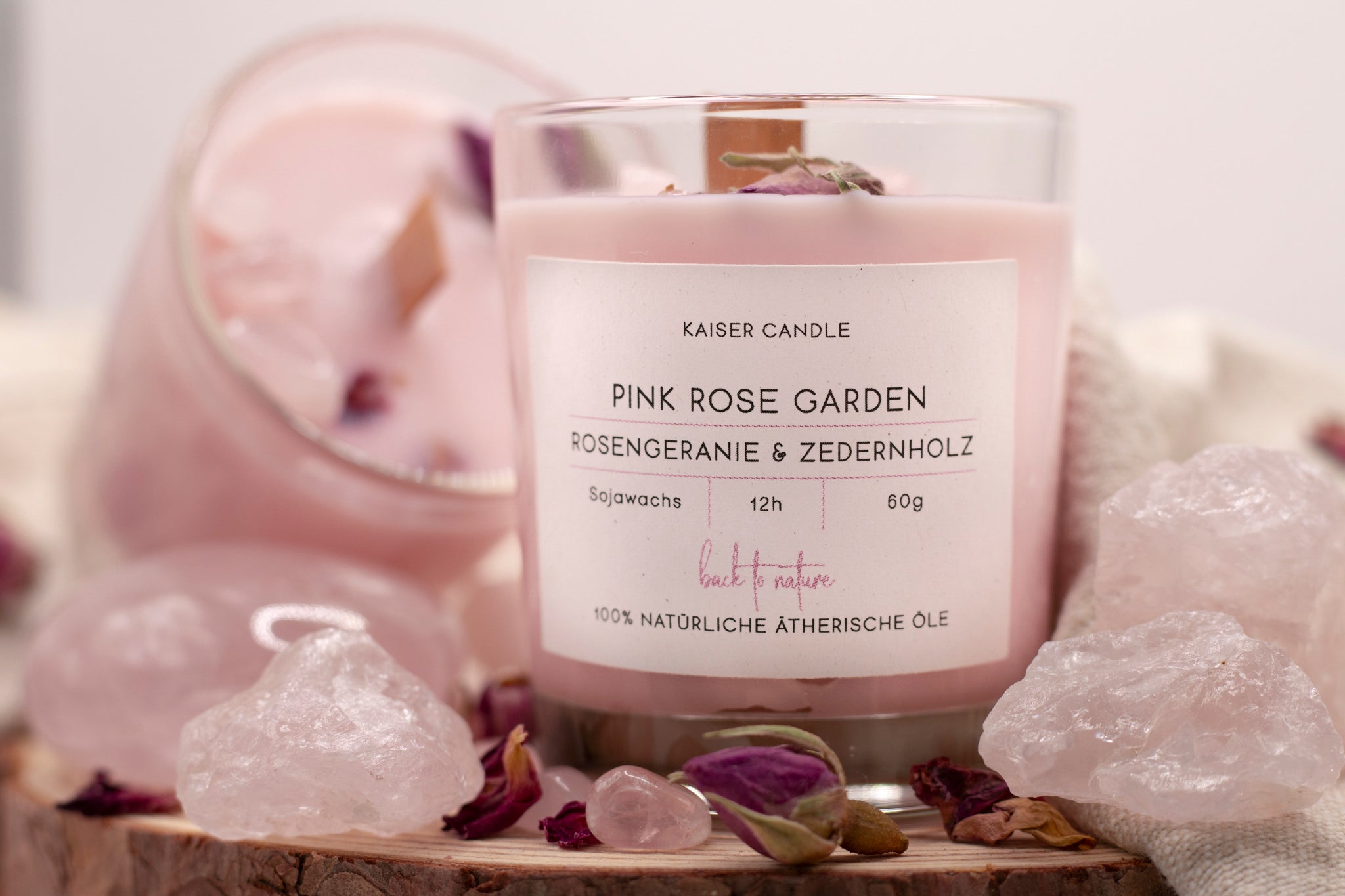 Pink Rose Garden Duftkerze – Handgefertigte Sojawachskerze mit Rosengeranie, Zedernholz und Rosenquarz
