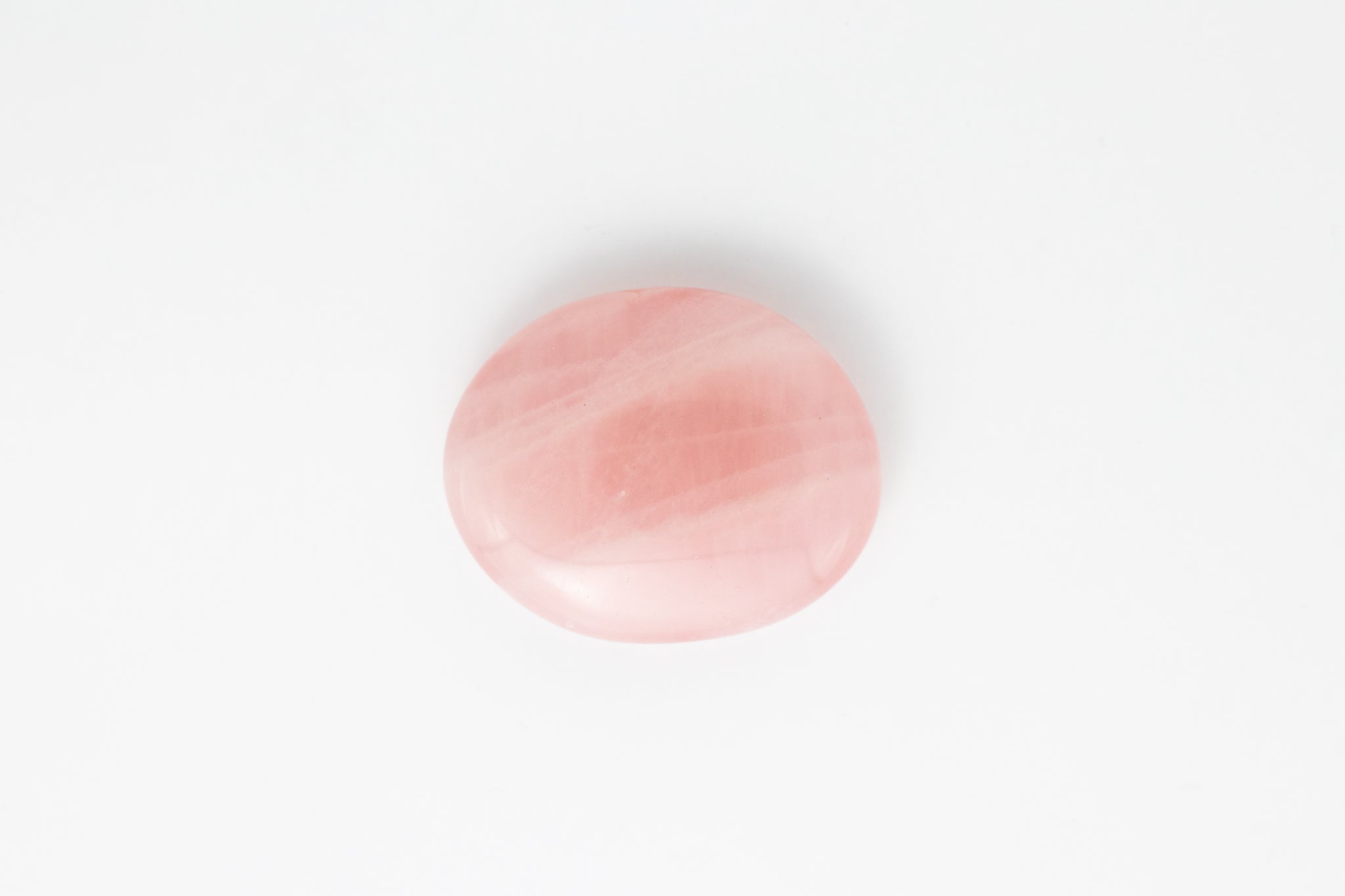 Rosenquarz Handschmeichler Massagestein Ø 34 - 46 mm aus Madagaskar, AA-Qualität, handgeschliffen, für emotionale Heilung und Selbstliebe