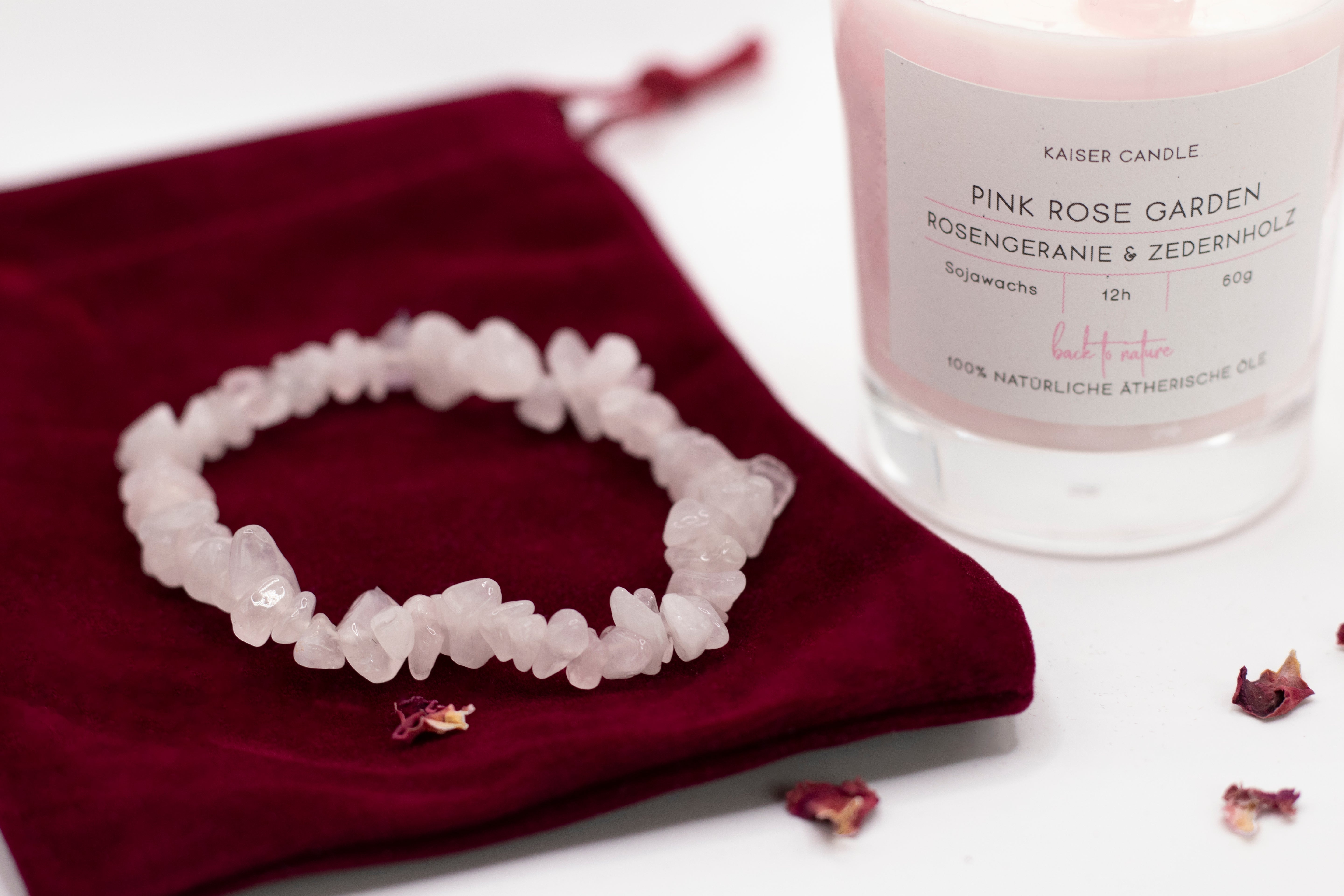 Pink Rose Garden Geschenkset – Duftkerze mit Rosenquarz & Rosenquarz Splitterarmband