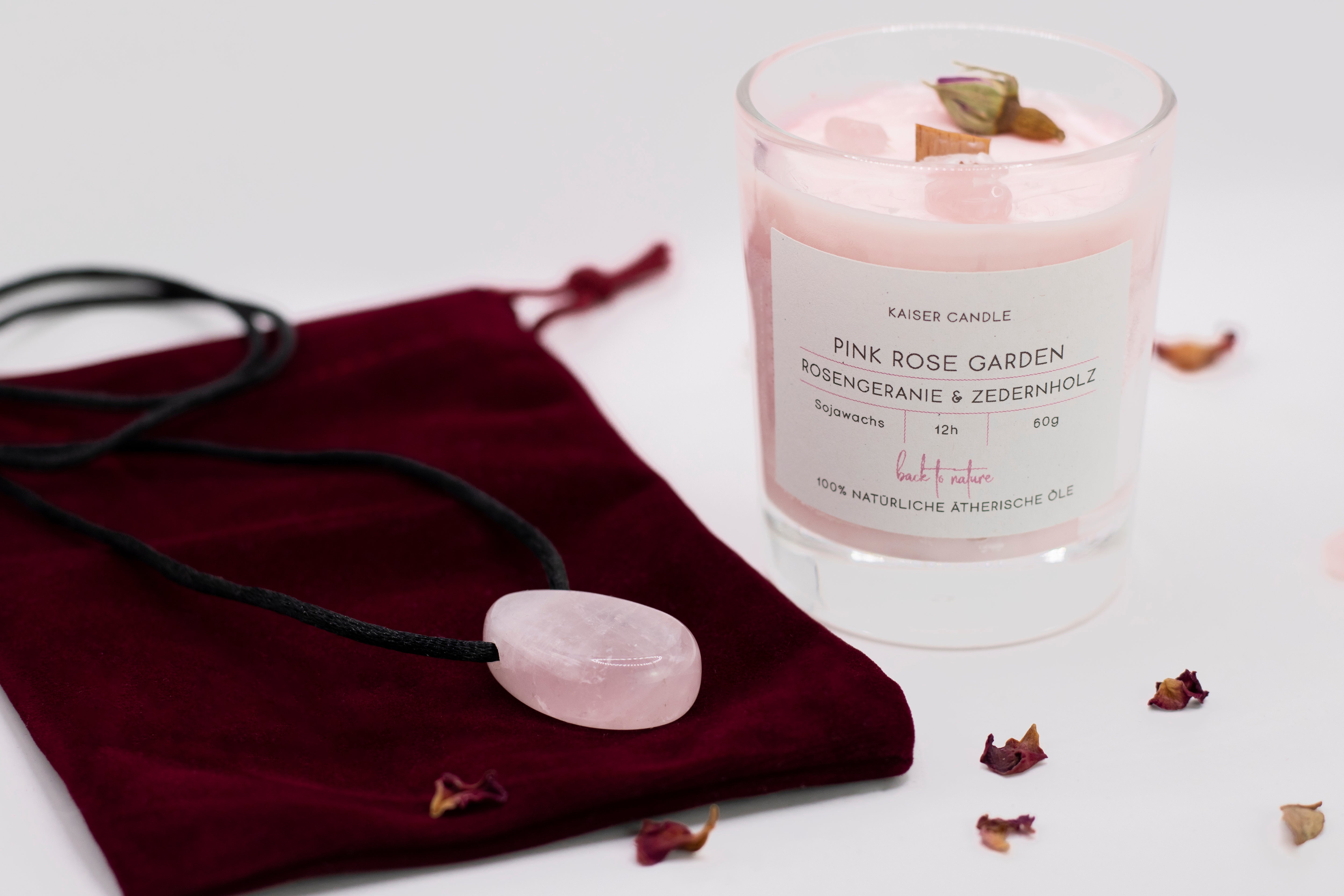 Pink Rose Garden Valentinstag Geschenkset – Duftkerze mit Rosenquarz & Rosenquarz Cabochon Anhänger