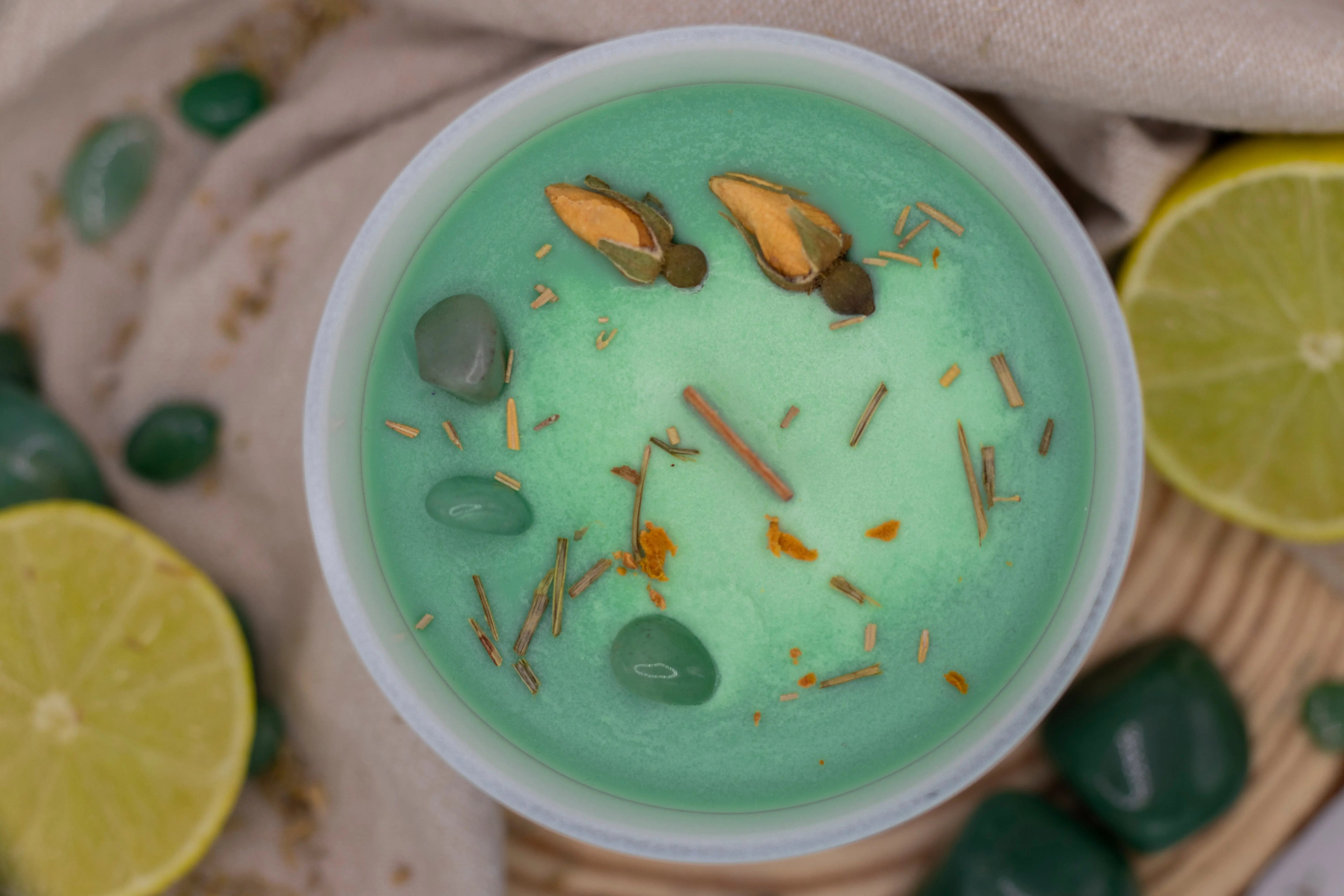 „Herbal Aromatic" handgefertigte Sojawachsduftkerze mit grünem Aventurin 60 g / 200 g Kaiser Candle