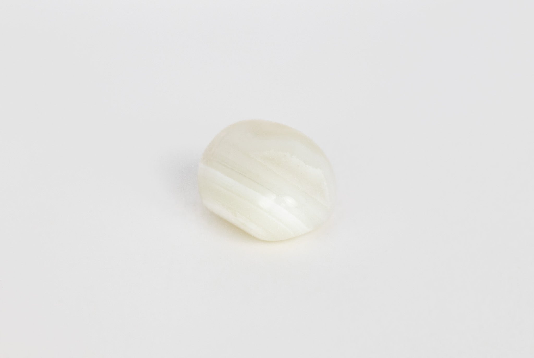 Achat weiß Trommelstein, Ø ca. 25 - 35 mm – Friedensachat, handpoliert, Stein der Erdung und Stabilität

