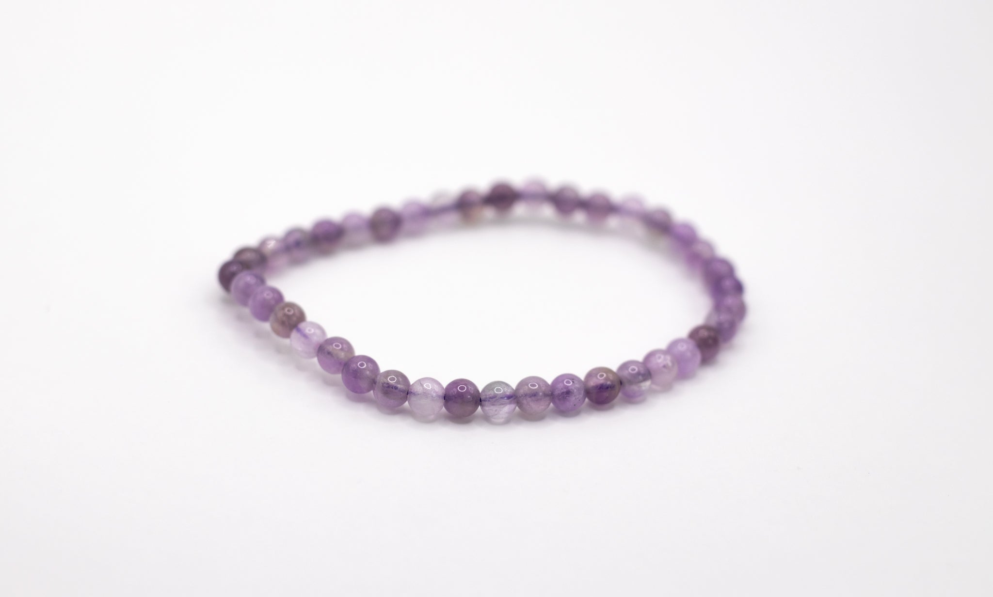 Flexibles Amethyst Kugelarmband (5 mm) aus A-Qualität, fördert geistige Klarheit und inneren Frieden.