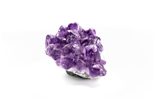 Entdecke diese Amethyst Stufe in AA-Qualität, 160-170 g. Einzigartiges Sammlerstück mit intensiver violetter Farbe, fördert innere Ruhe und geistige Klarheit. Ideal als dekorativer Blickfang oder spirituelles Werkzeug.