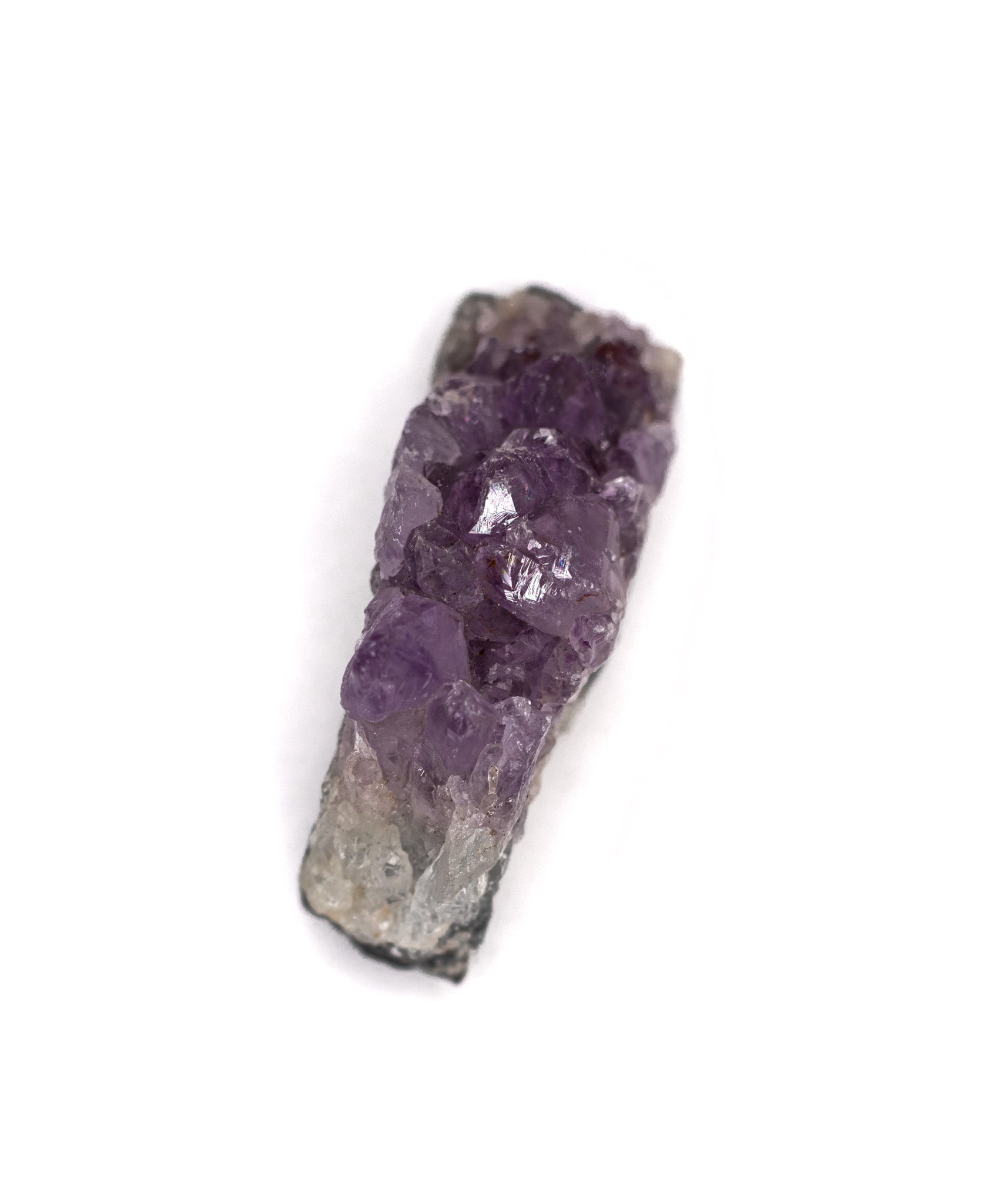 Amethyst Stufe in sehr guter Qualität mit intensiver violetter Farbe, Gewicht 50-60 g, als Sammlerstück und dekorativer Blickfang.
