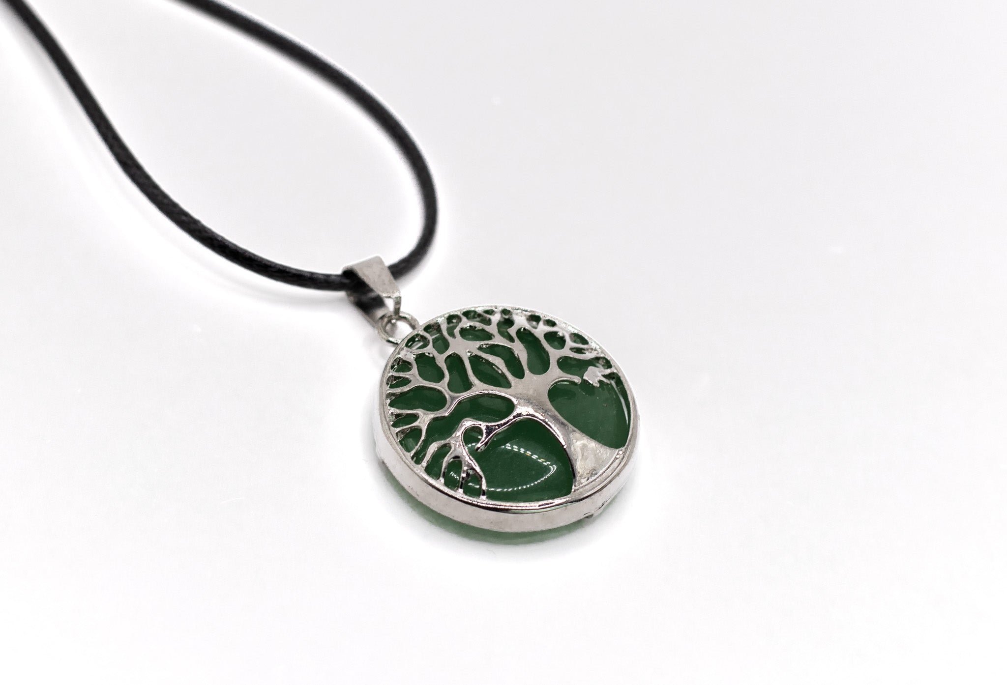 Lebensbaum-Anhänger aus grünem Aventurin mit geflochtener Baumwollkette und Karabinerverschluss